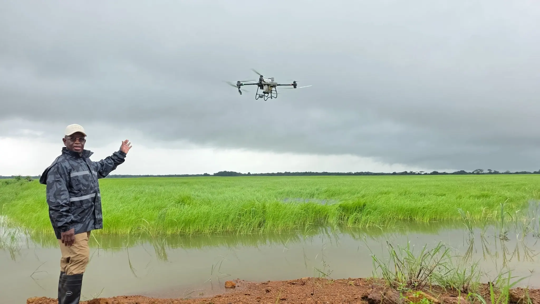 President Julius Maada Bio observes an agricultural drone over Fambul Rice fields